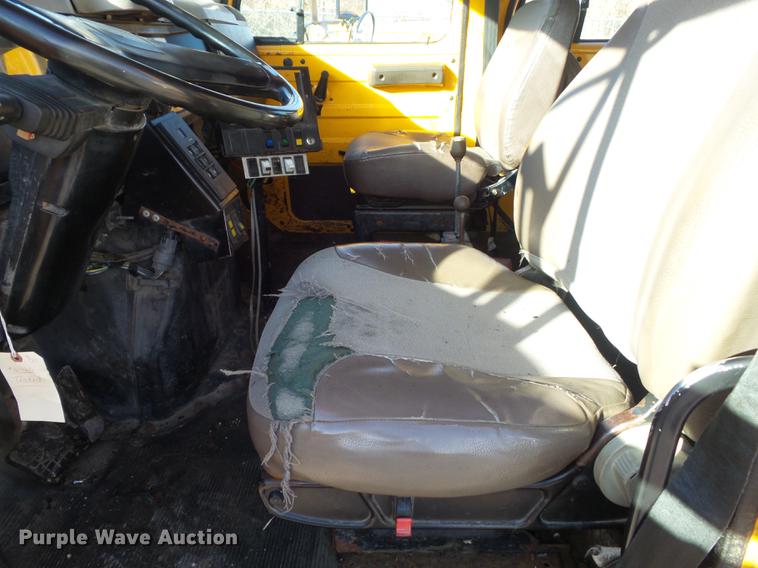 image for item DC7431 2001 International 4900 dump truck