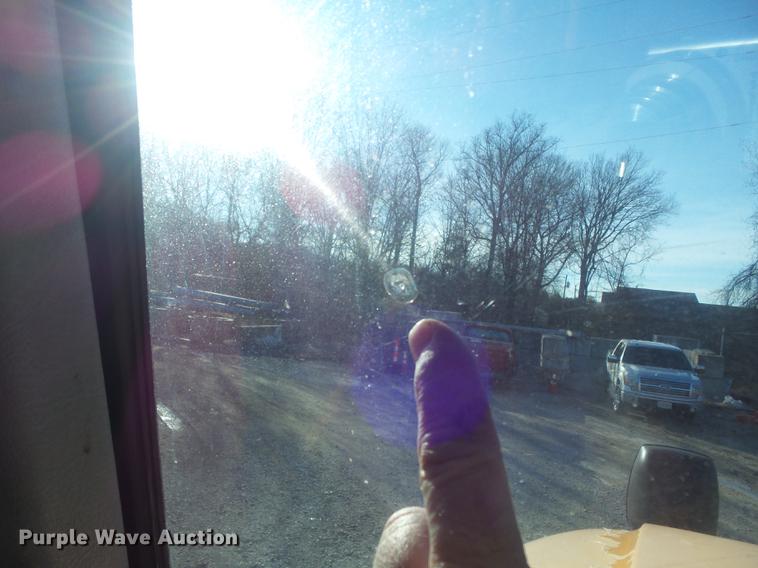 image for item DC7431 2001 International 4900 dump truck