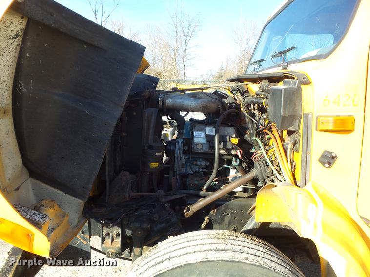 image for item DC7431 2001 International 4900 dump truck