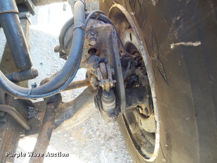 image for item DC7431 2001 International 4900 dump truck