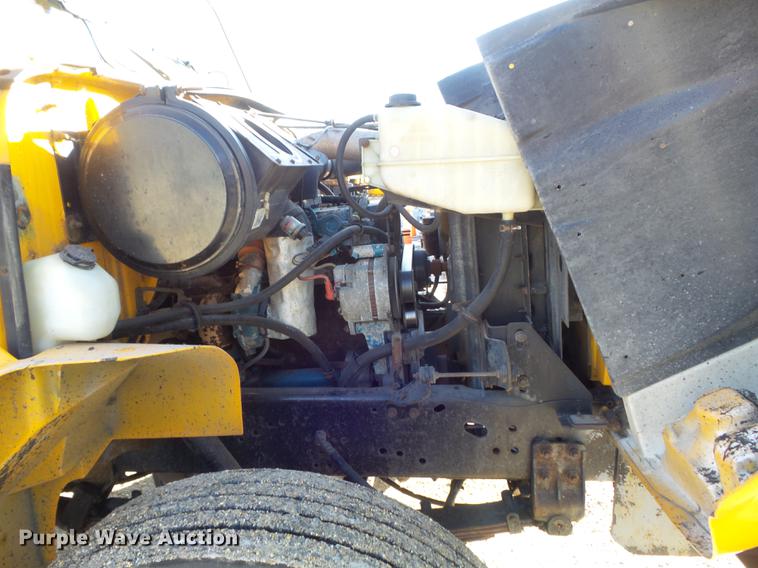 image for item DC7431 2001 International 4900 dump truck