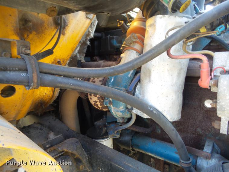 image for item DC7431 2001 International 4900 dump truck