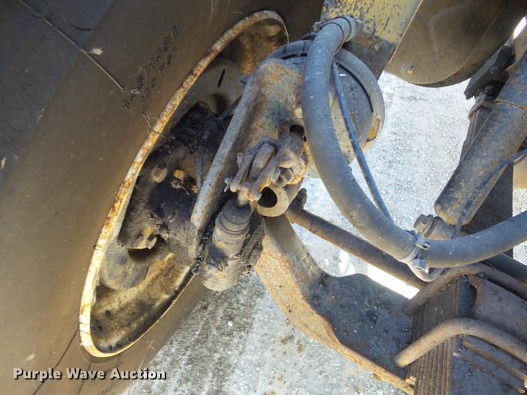 image for item DC7431 2001 International 4900 dump truck