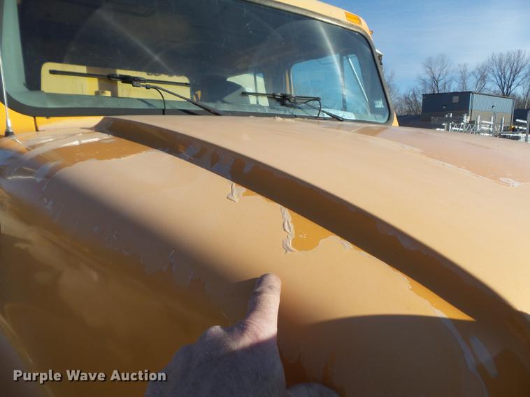 image for item DC7431 2001 International 4900 dump truck