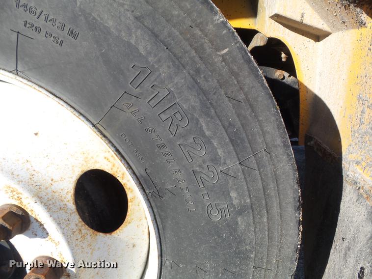 image for item DC7431 2001 International 4900 dump truck