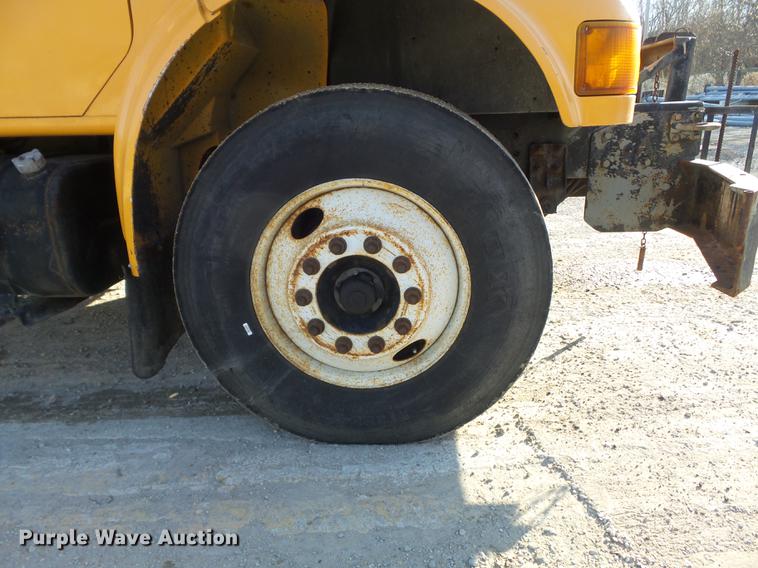 image for item DC7431 2001 International 4900 dump truck