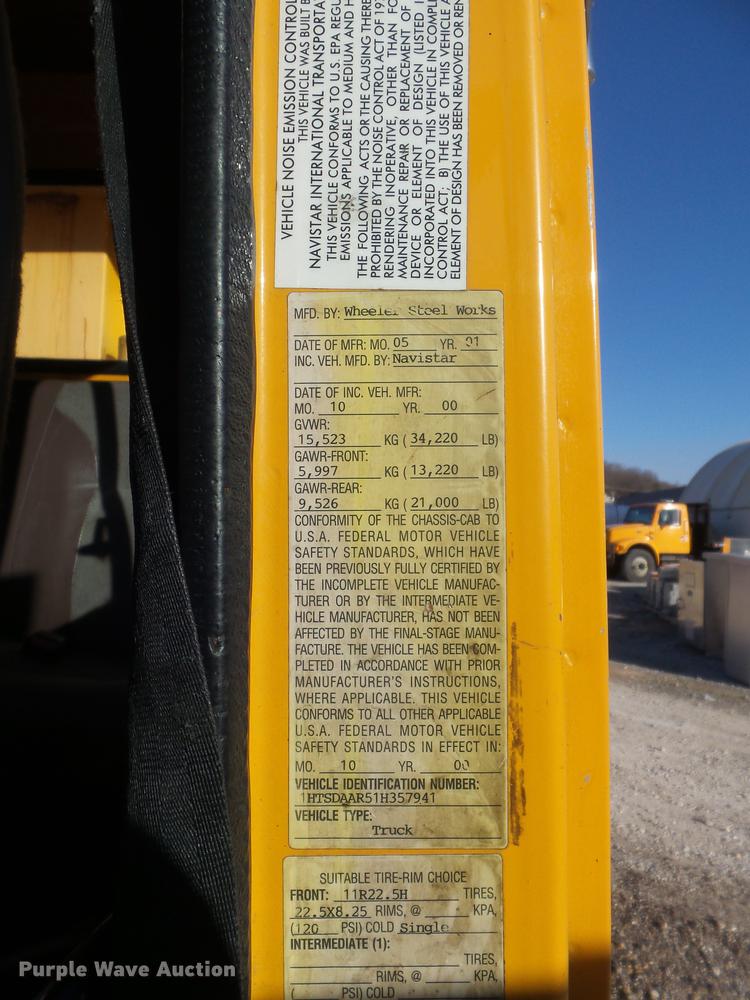 image for item DC7431 2001 International 4900 dump truck