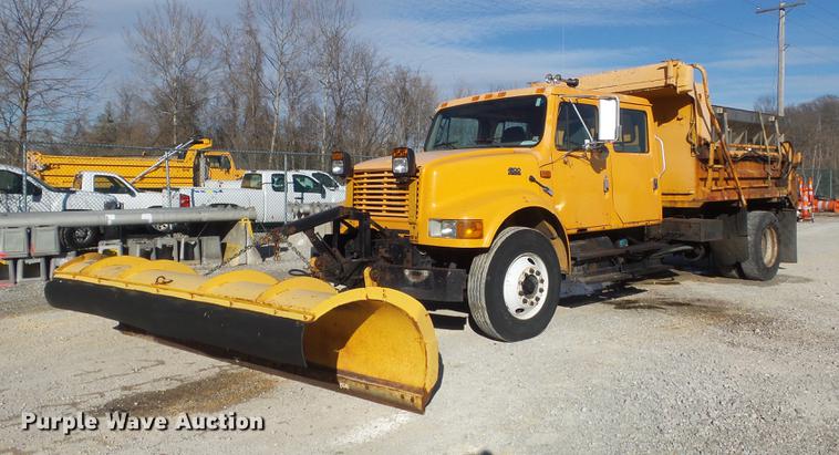 image for item DC7432 2000 International 4900 dump truck