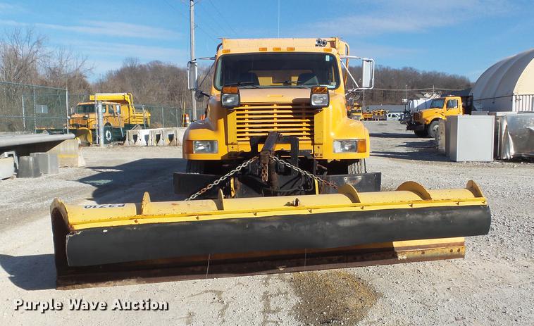 image for item DC7432 2000 International 4900 dump truck