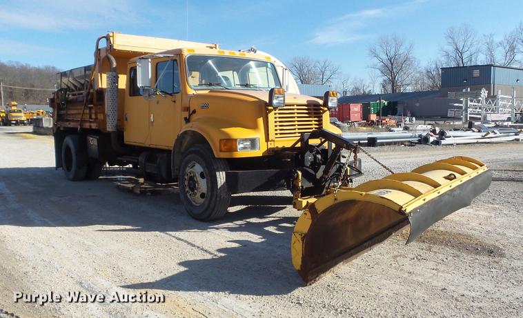 image for item DC7432 2000 International 4900 dump truck