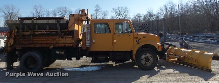 image for item DC7432 2000 International 4900 dump truck