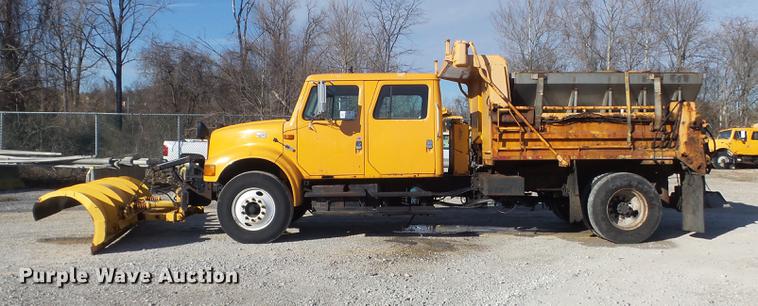 image for item DC7432 2000 International 4900 dump truck