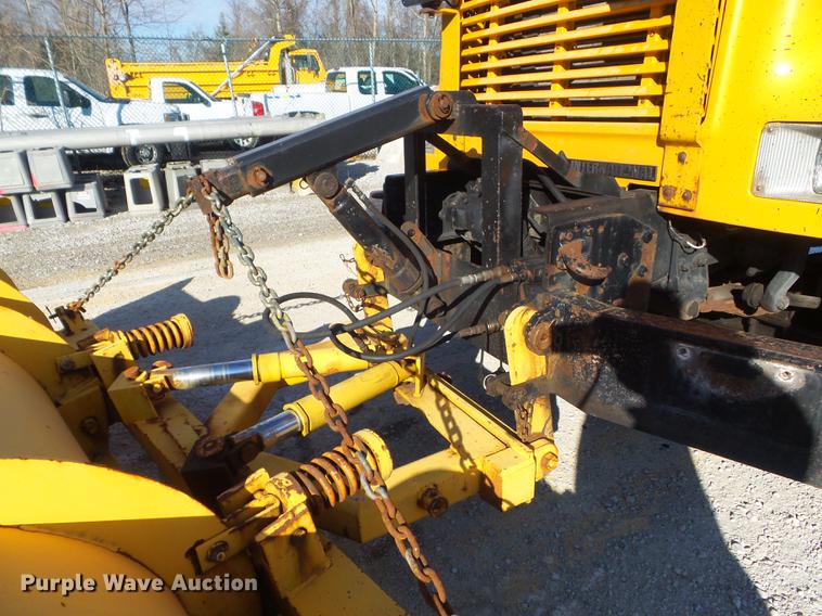 image for item DC7432 2000 International 4900 dump truck