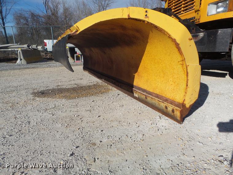 image for item DC7432 2000 International 4900 dump truck