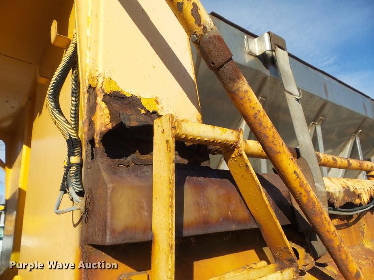 image for item DC7432 2000 International 4900 dump truck