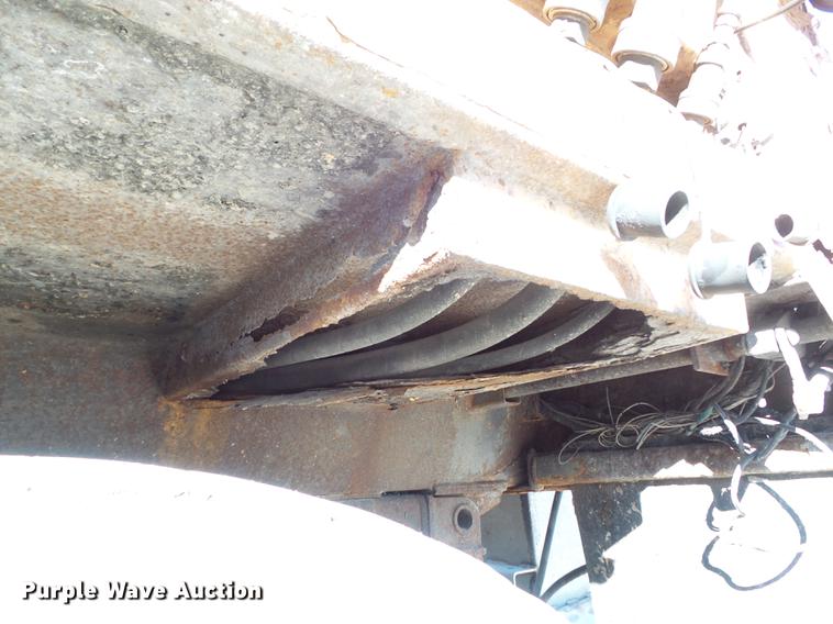 image for item DC7432 2000 International 4900 dump truck