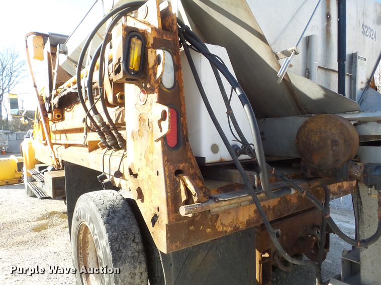 image for item DC7432 2000 International 4900 dump truck