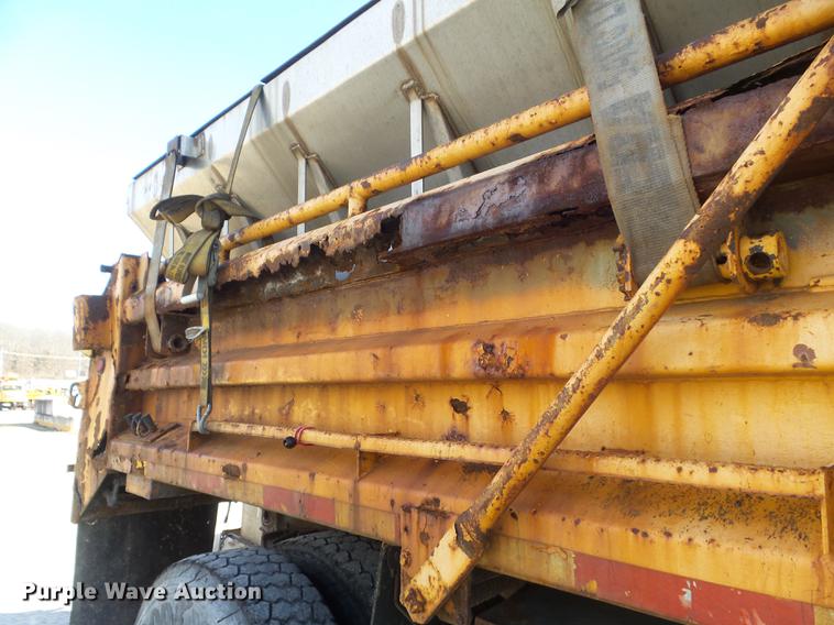 image for item DC7432 2000 International 4900 dump truck