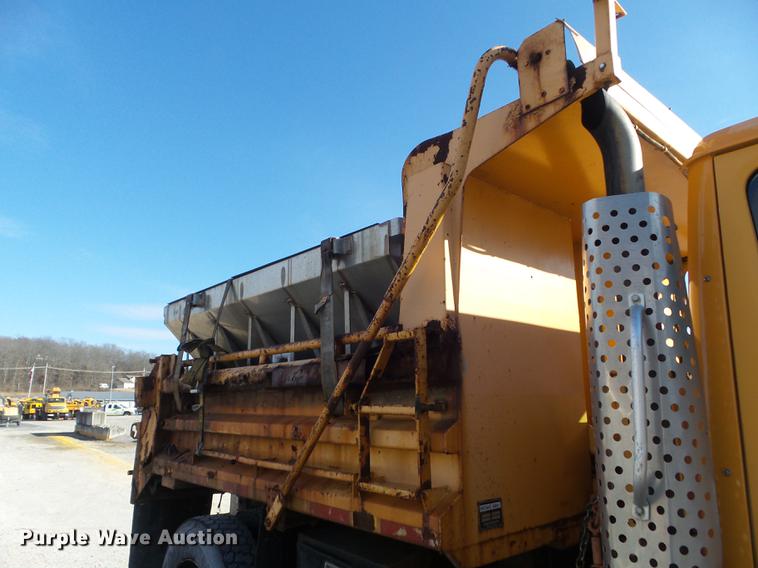 image for item DC7432 2000 International 4900 dump truck