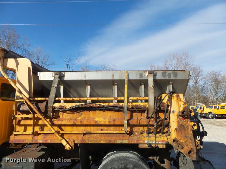 image for item DC7432 2000 International 4900 dump truck