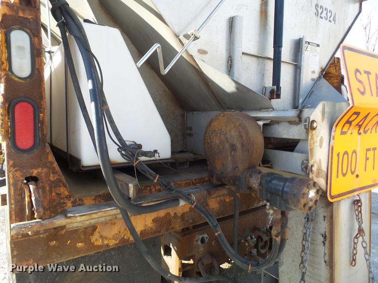 image for item DC7432 2000 International 4900 dump truck