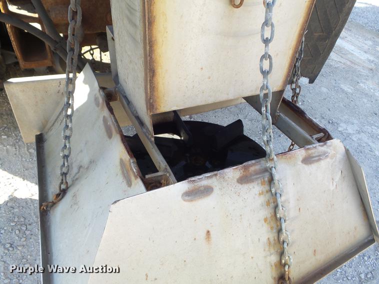 image for item DC7432 2000 International 4900 dump truck