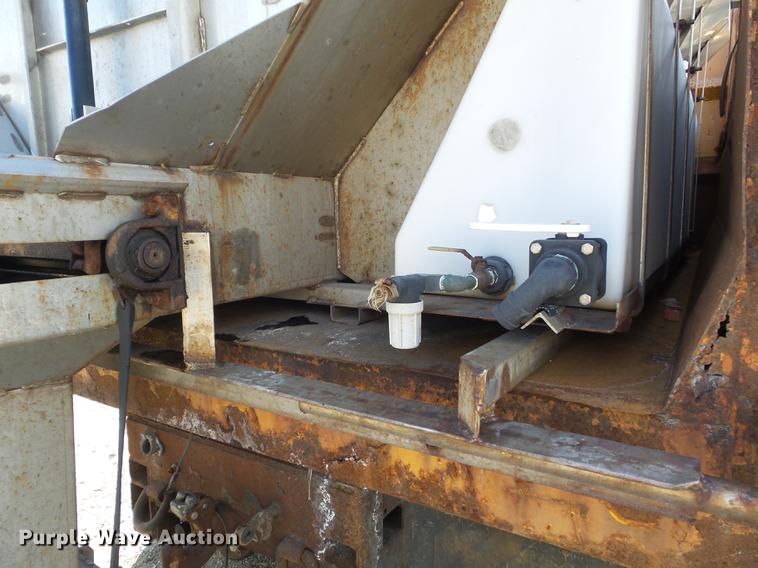 image for item DC7432 2000 International 4900 dump truck