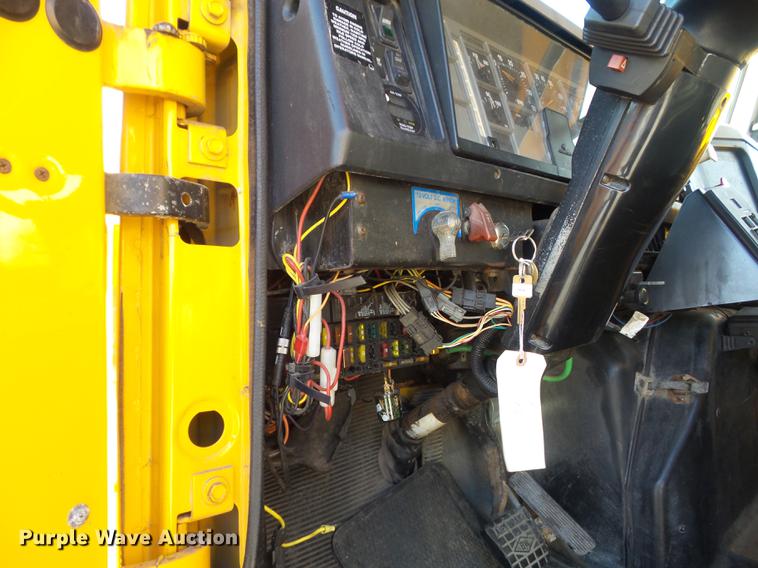 image for item DC7432 2000 International 4900 dump truck