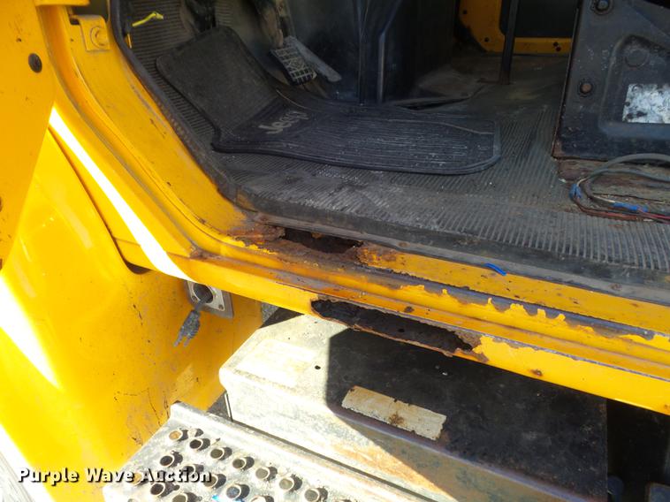 image for item DC7432 2000 International 4900 dump truck