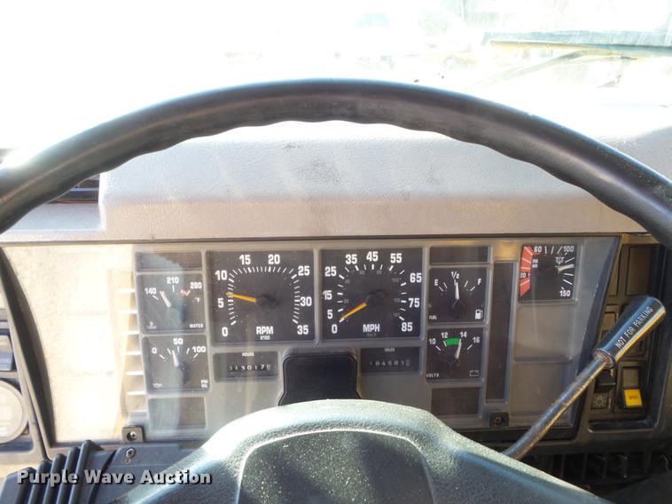 image for item DC7432 2000 International 4900 dump truck