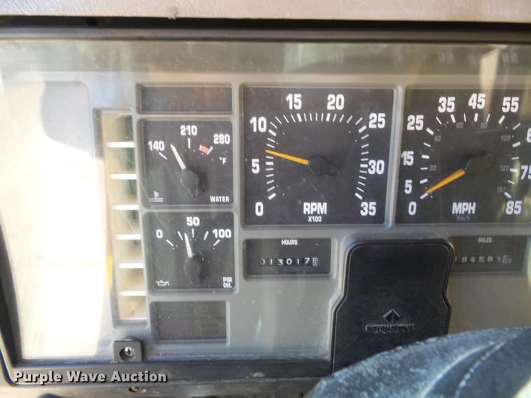 image for item DC7432 2000 International 4900 dump truck