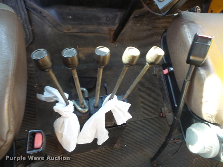 image for item DC7432 2000 International 4900 dump truck