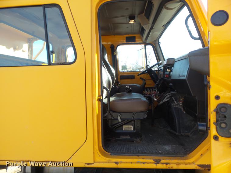 image for item DC7432 2000 International 4900 dump truck