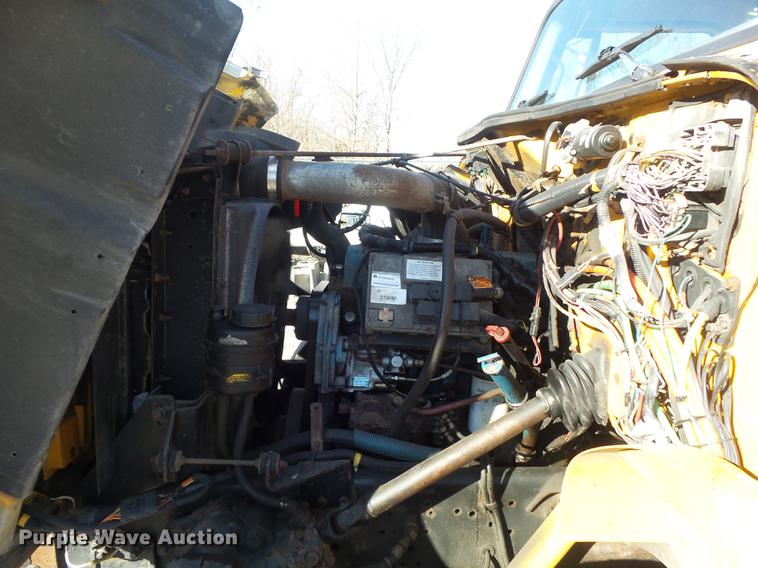 image for item DC7432 2000 International 4900 dump truck