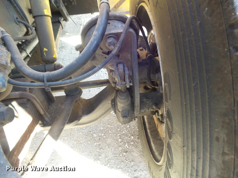 image for item DC7432 2000 International 4900 dump truck