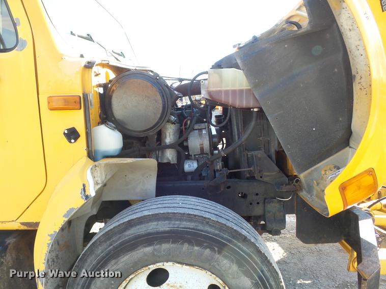 image for item DC7432 2000 International 4900 dump truck