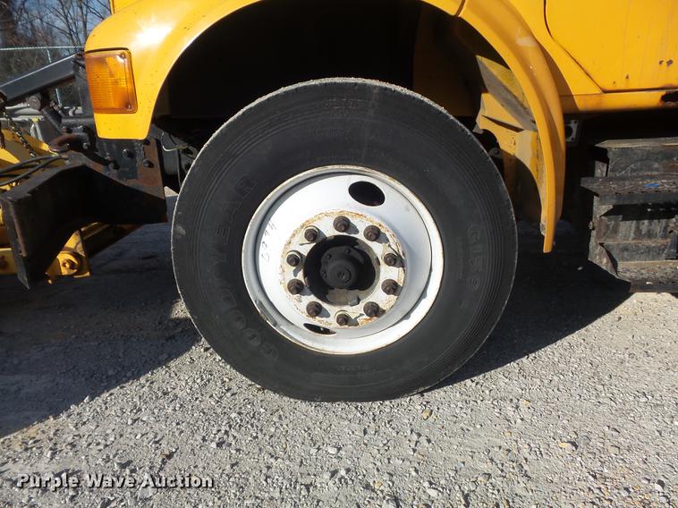 image for item DC7432 2000 International 4900 dump truck