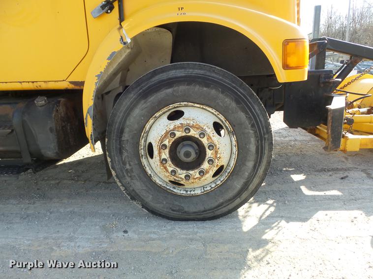 image for item DC7432 2000 International 4900 dump truck