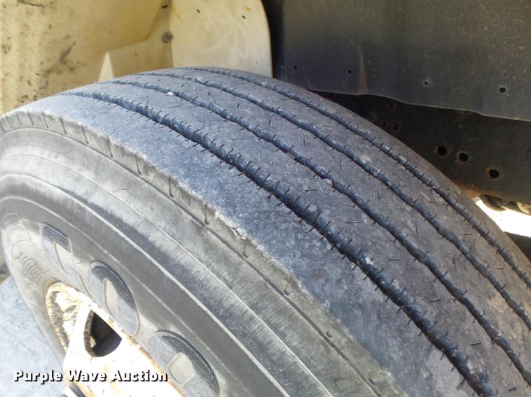 image for item DC7432 2000 International 4900 dump truck