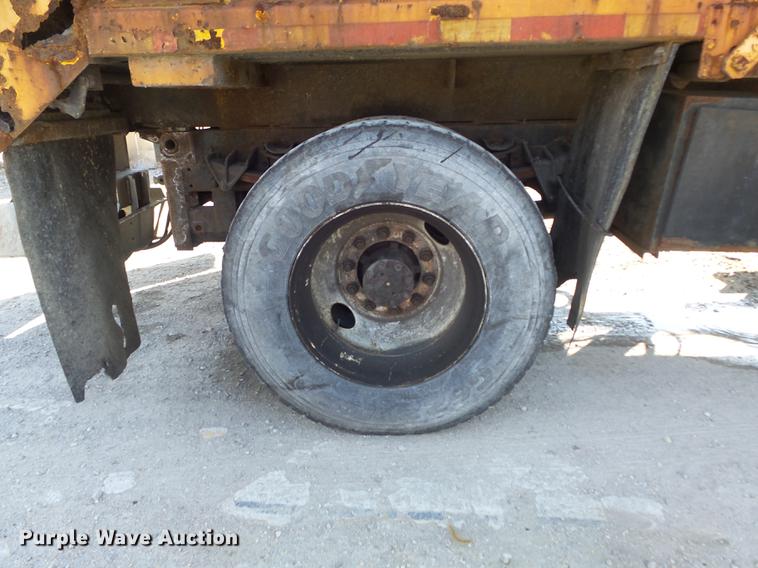 image for item DC7432 2000 International 4900 dump truck