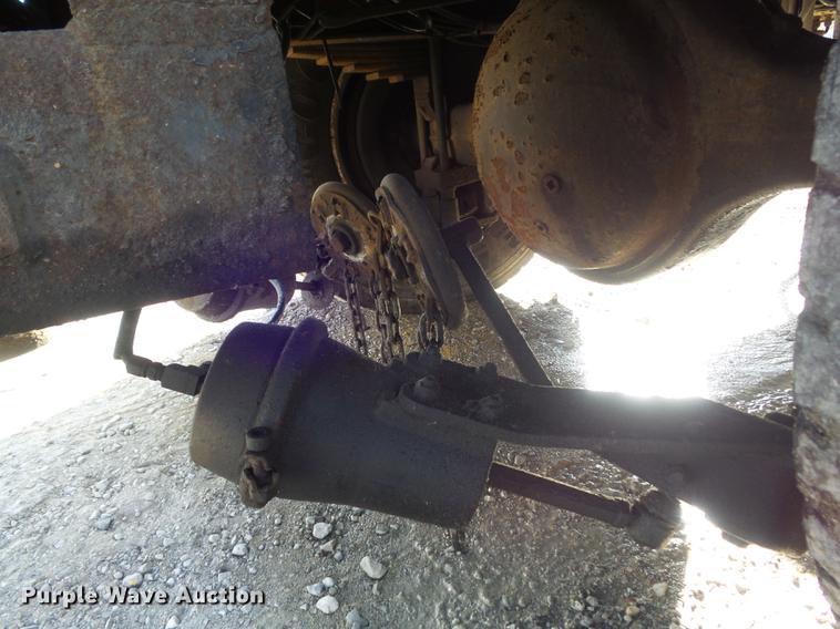 image for item DC7432 2000 International 4900 dump truck