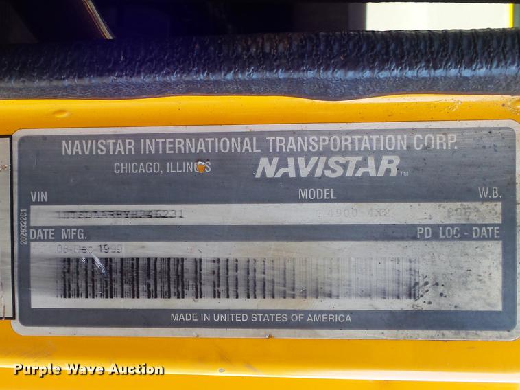 image for item DC7432 2000 International 4900 dump truck