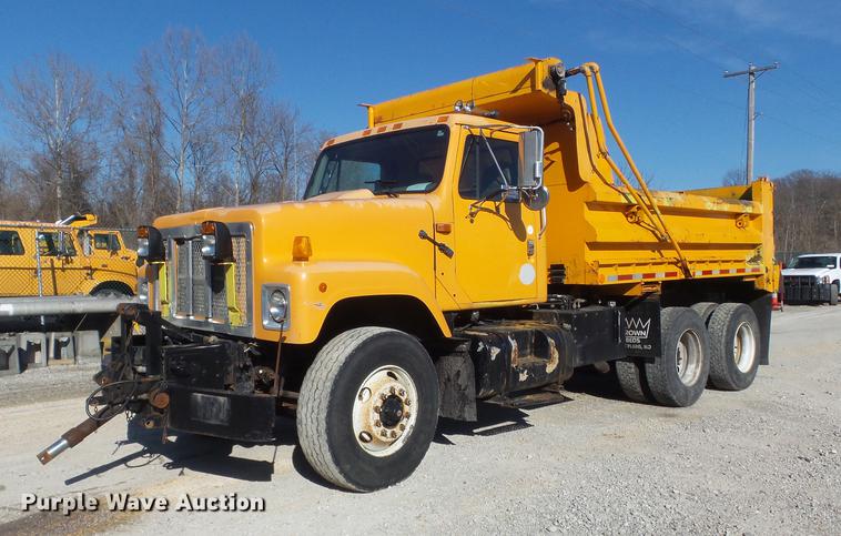 image for item DC7433 2002 International F2554 dump truck