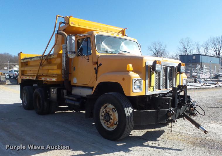 image for item DC7433 2002 International F2554 dump truck
