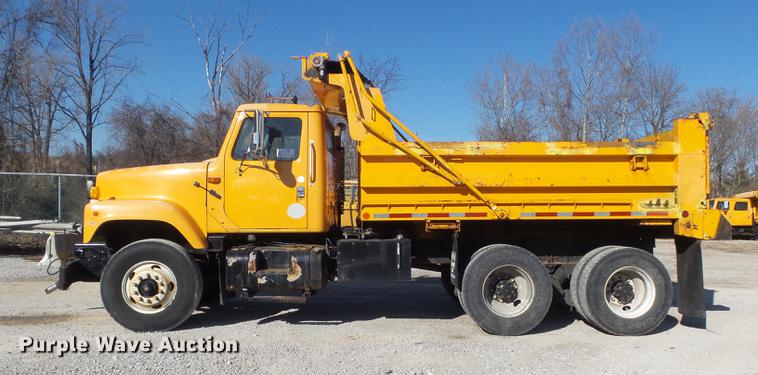 image for item DC7433 2002 International F2554 dump truck