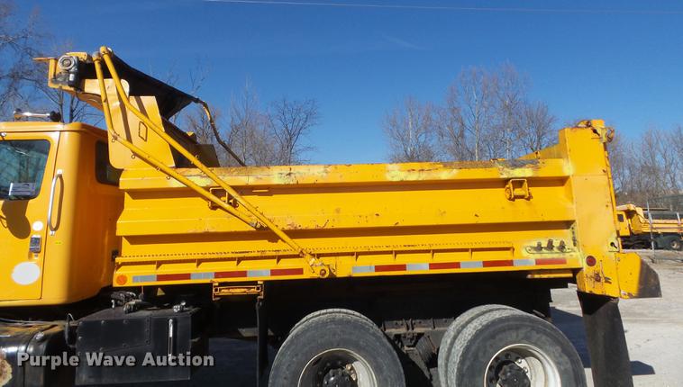 image for item DC7433 2002 International F2554 dump truck