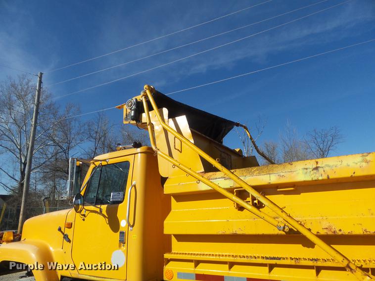 image for item DC7433 2002 International F2554 dump truck