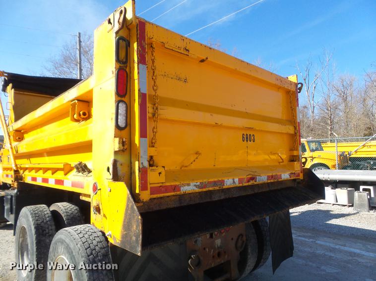 image for item DC7433 2002 International F2554 dump truck