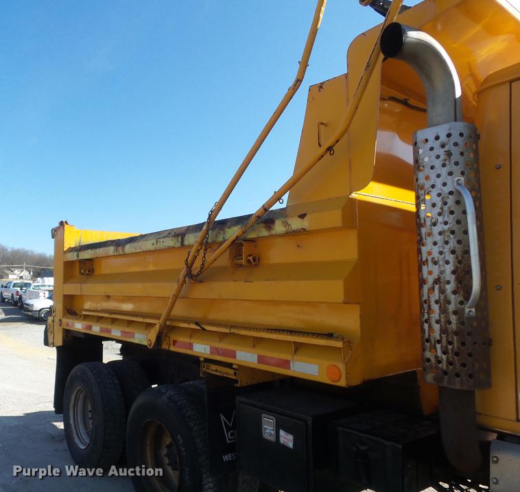 image for item DC7433 2002 International F2554 dump truck