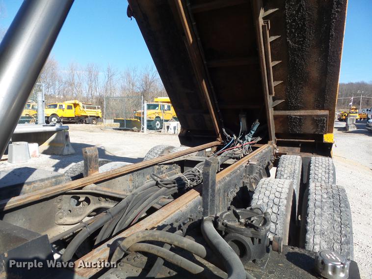 image for item DC7433 2002 International F2554 dump truck